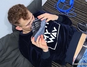 toesuckingguys.com/episodes/Gizzy-Tristan-Xmas-Photos